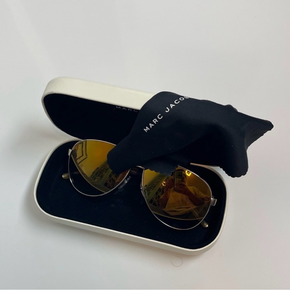 Marc Jacobs Stylish Aviator Sunglasses with Case